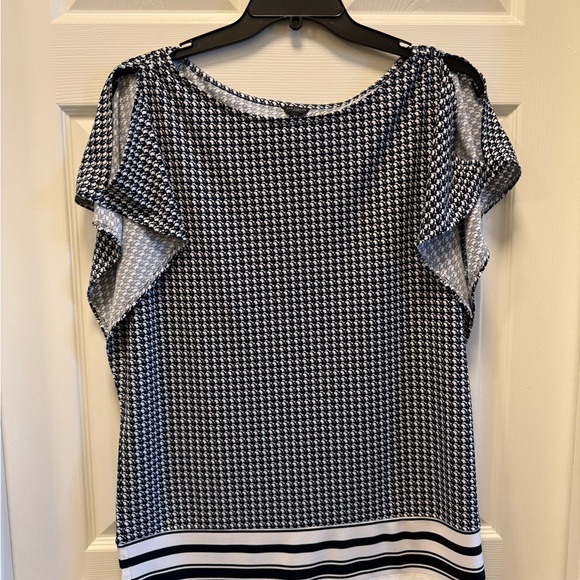 LOFT Tops - LOFT Black and White Patterned Flutter Sleeve Blouse